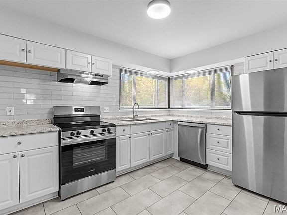 3rd image of 2129 N Warson Rd