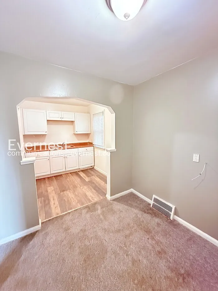 3 bed, 1.0 bath, 810 sqft, $1,295 — Photo 4