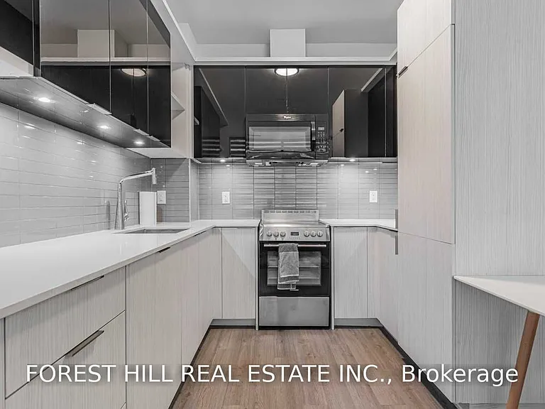 6 Parkwood Ave #Townhouse 102 — Photo 17