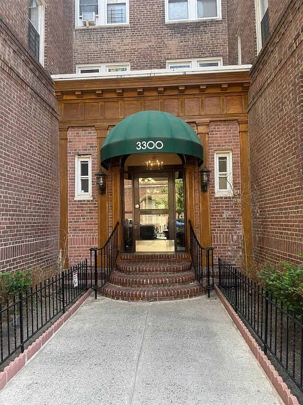 3300 Netherland Avenue 22