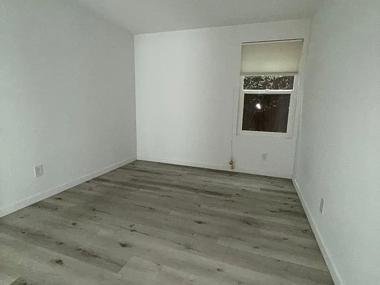5806 Camerford Ave — Photo 6