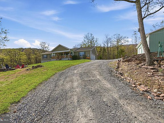 4th image of 379 Jura Dr