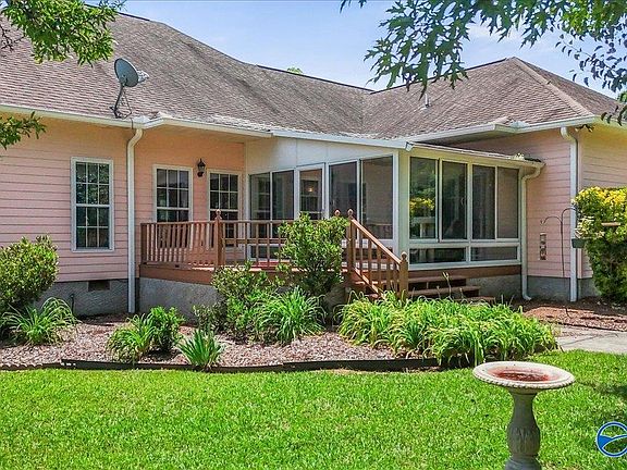 2nd image of 2400 Cowen Cir