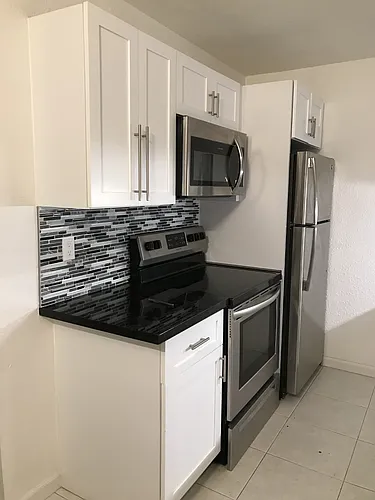 801 NE 28th St #101 Photo 1