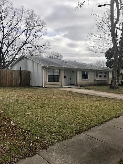 1st image of 700 Bluebonnet Ln