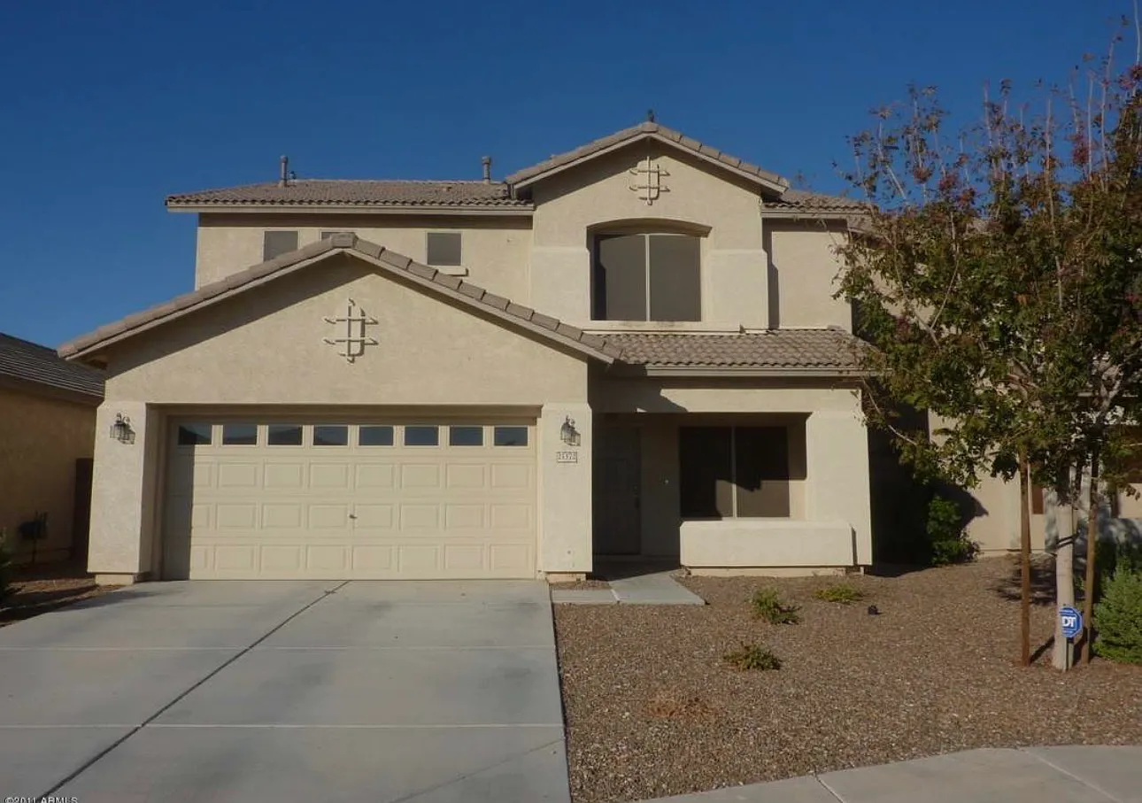 4 bed, 2560 sqft, $2,100 — Photo 1