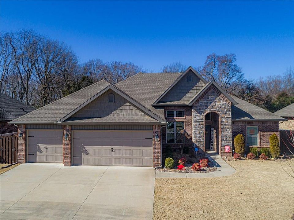 1st image of 1705 NE Steinbeck Dr