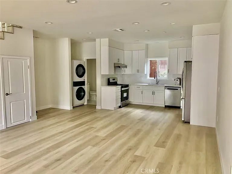 913 W 21st — Photo 37
