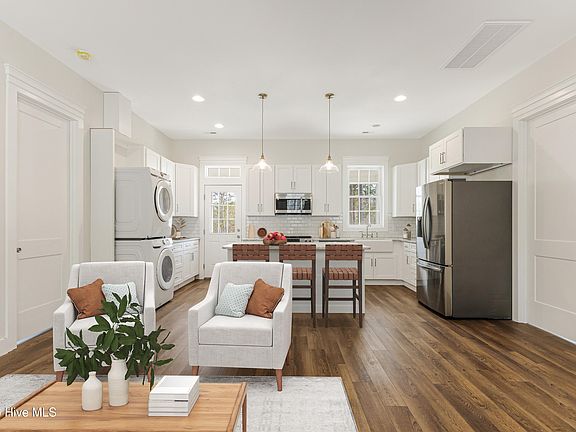 4th image of 1150 Maple Road