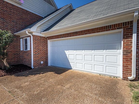 2nd image of 2661 Country Glade Dr