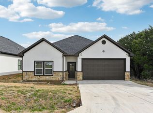 744 E Bluebonnet Dr, Granbury, TX 76048