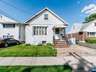61 Kennedy Dr, Lodi, NJ, 07644