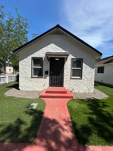 717 4th St Photo 1