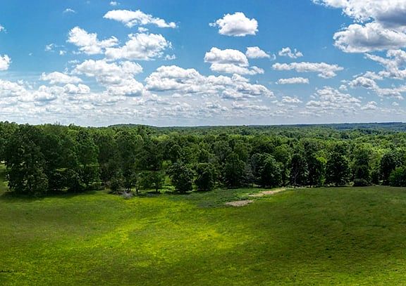 4th image of 592 Eno Rd