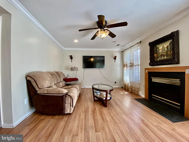 240 William Livingston Ct — Photo 18