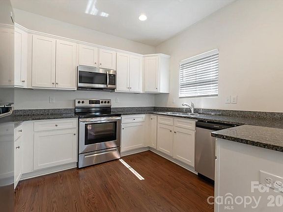 5th image of 609 Oak Forest Ln