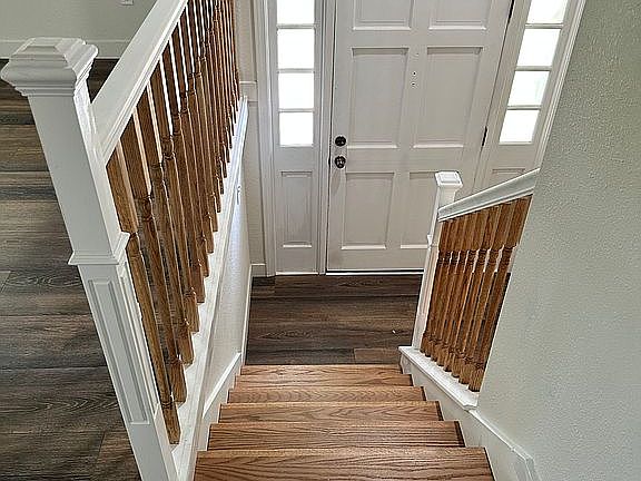 Foyer - split level 
