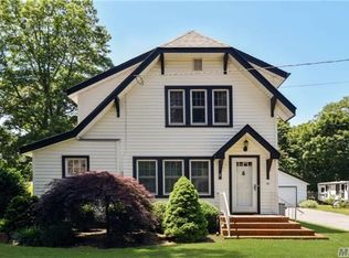 16 Pine St, Brookhaven, NY 11719