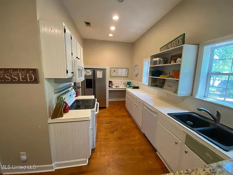 1108 Live Oak Ave — Photo 8