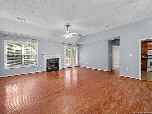 4th image of 161 Oakmount Dr
