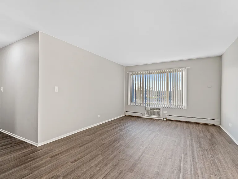 Unit 563-404 Modern Living Area | Apartment Homes For Rent in Bartlett, IL | Bartlett Lakes