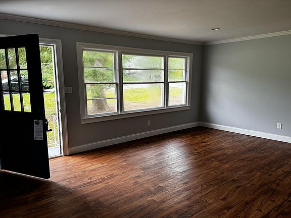 3rd image of 569 Wilshire Ave #569