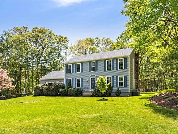 2nd image of 10 Barnstable Rd