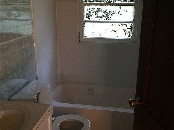4th image of 518 Smith St