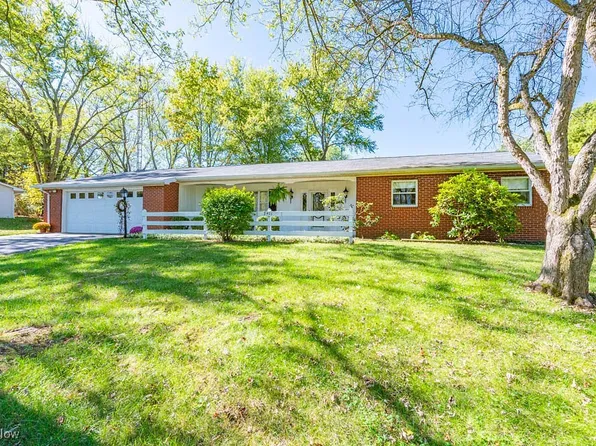7401 Elmwood Dr, Lisbon, OH 44432