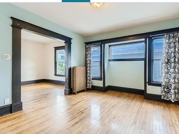 5th image of 427 Queen Ave N #2