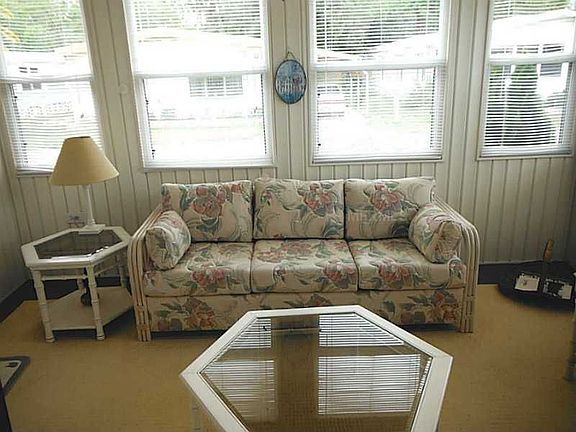 4th image of 48 Beaver Dam Ct #49