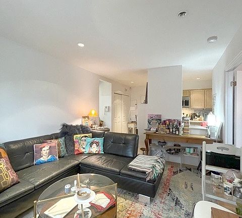 3rd image of 754 E 6th St APT 5C