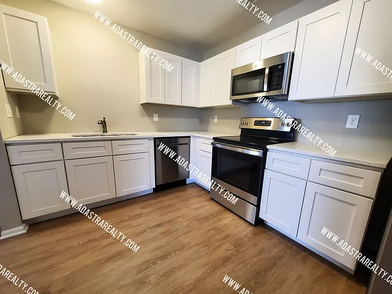 121 Ames St — Photo 16