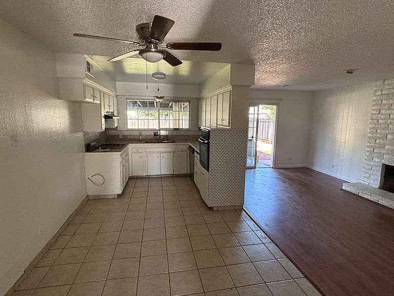 4504 N Garden Ave — Photo 3