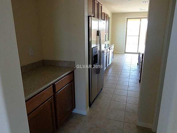 3rd image of 576 Glassford Ct #0