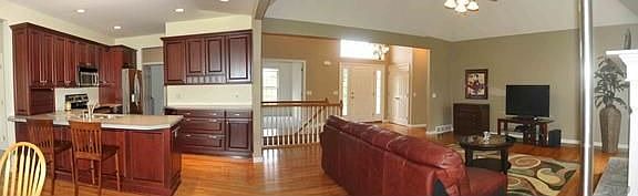 3rd image of 12 Hyacinth Ln