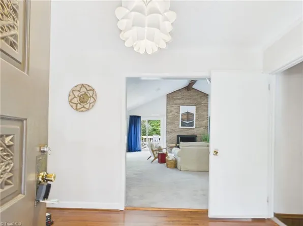 904 Fairidge Dr, Jamestown, NC 27282