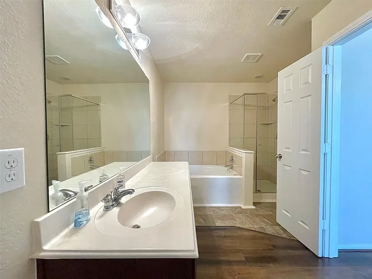 14903 Vinegrove Falls Ct — Photo 13
