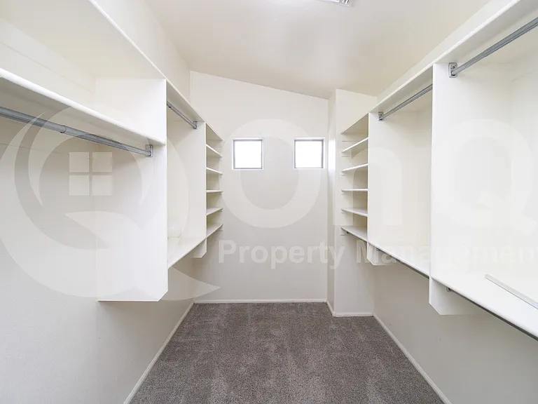 226 E Clairidge Dr — Photo 23