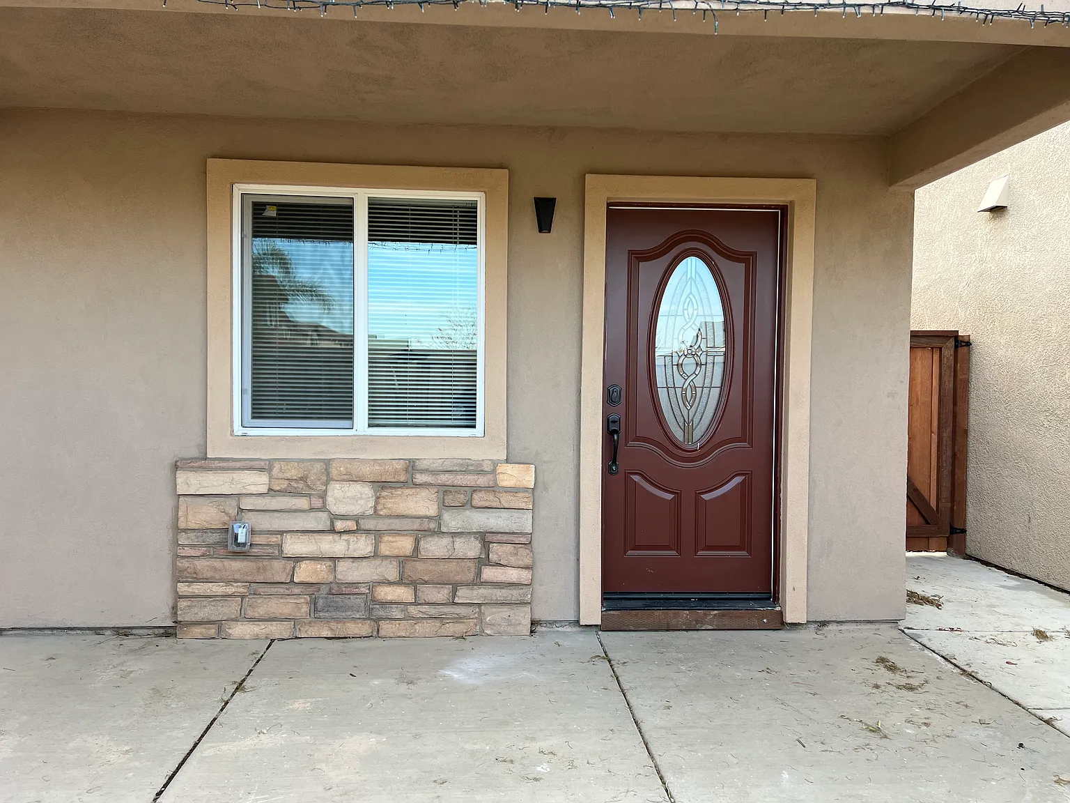 15885 Independence Ave — Photo 2