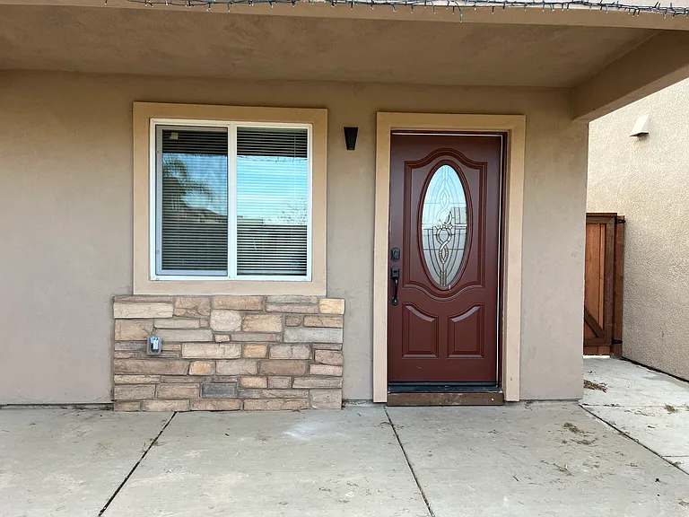 15885 Independence Ave — Photo 2