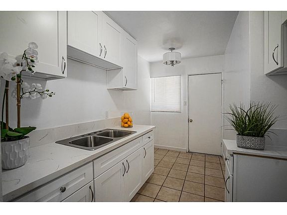 2nd image of 604 N Sabina St APT D