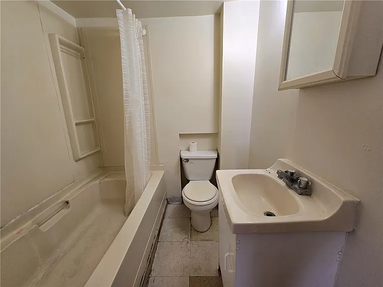 130 E Elisha St #4 — Photo 8