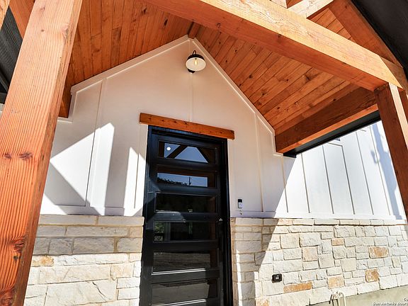 3rd image of 638 ROCKWOOD DR