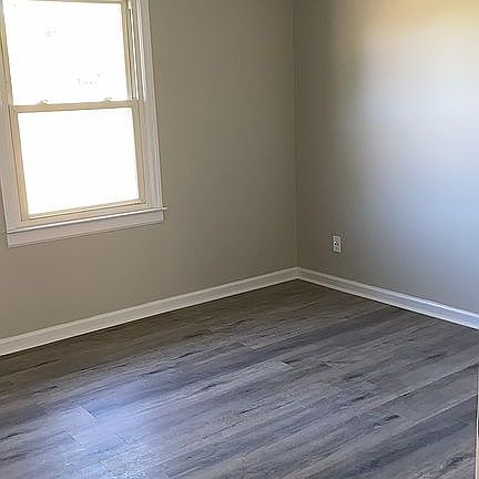 4th image of 5992 Richfield Ave