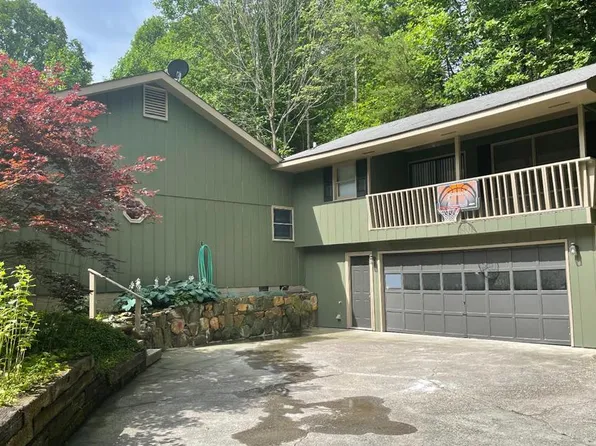 843 Mining Gap Ln, Young Harris, GA 30582