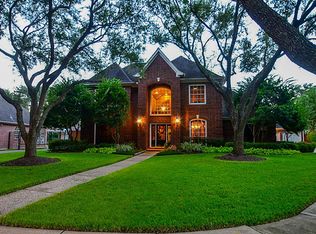18 Saint Simons Ct, Sugar Land, TX 77479