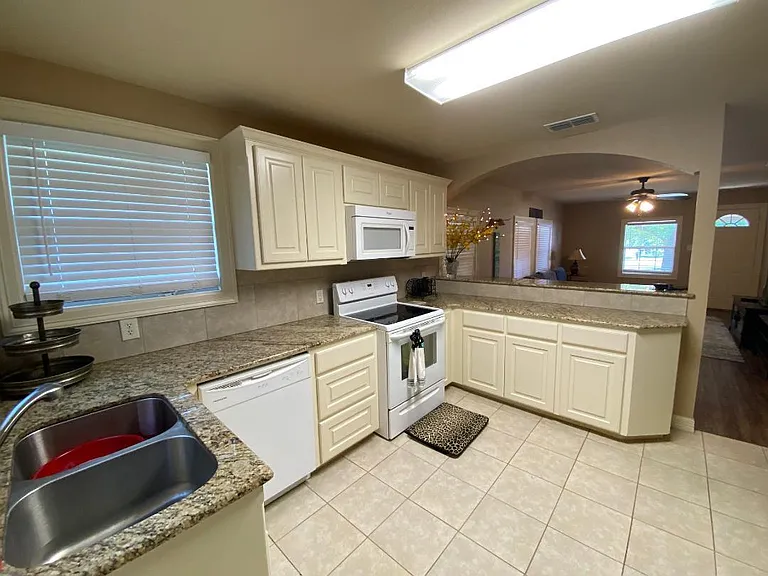 504 Higginbotham Rd — Photo 9