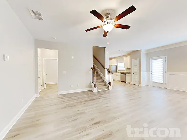 821 Crescent Way — Photo 4