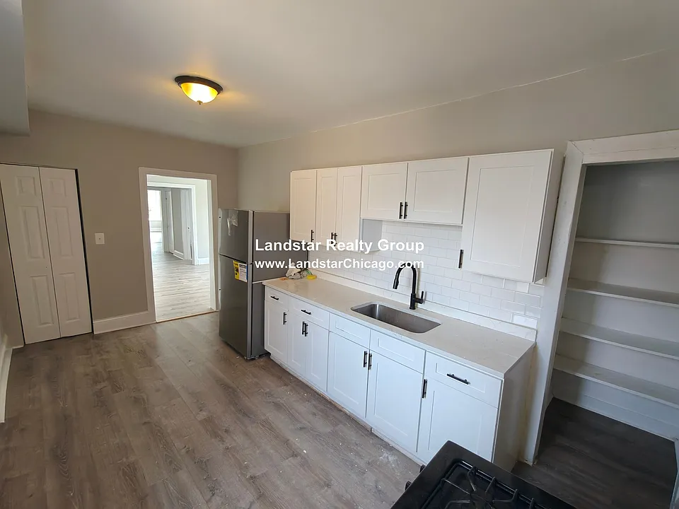 6312 N Oakley Ave #3